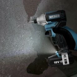 WESCOTOOLS Bürstenloser Akku Schlagschrauber, WESCO 18V 2.0Ah Schlagbohrschrauber Mit 20 Stück Bohrer-Bit, 180 Nm, 0-3600bpm, Bohrfutter Spannweite 6,35mm(1/4 Zoll), LED-Licht, Mit Akku Und Ladegerät -Drehschlagschrauber Soldes 39582395 3